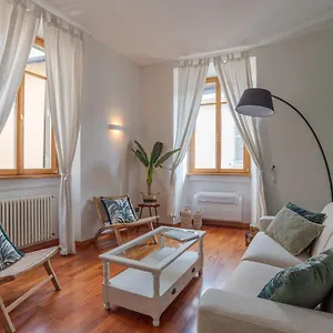 First & Urban Oasis - By Myhomeincomo Appartement